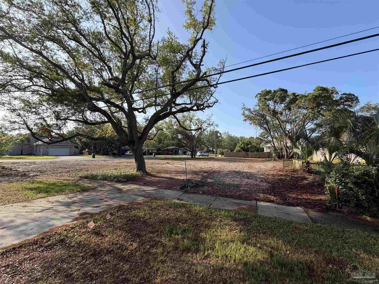 401 Fairpoint Dr - Photo 1