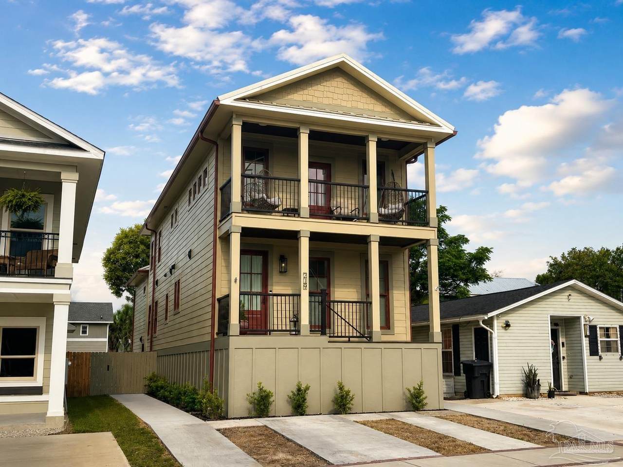 219 Devillars St - Photo 1