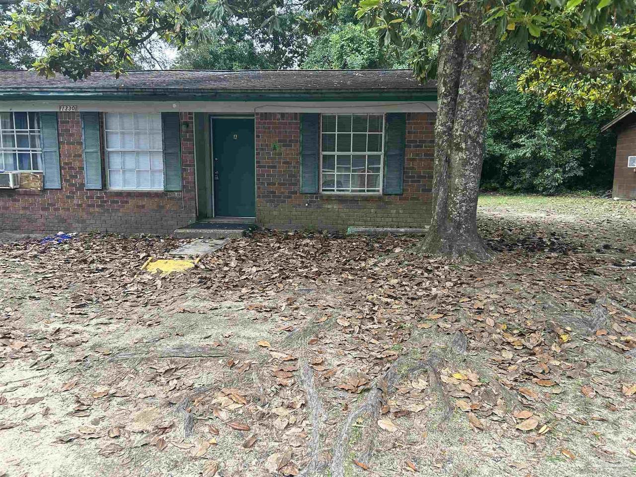 1330 Lake Dr - Photo 1