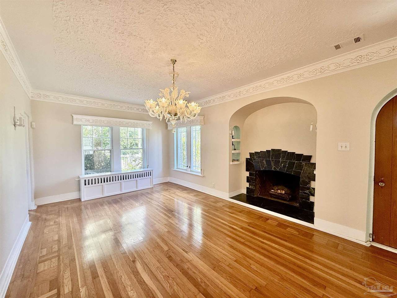 1717 Yates Ave - Photo 1