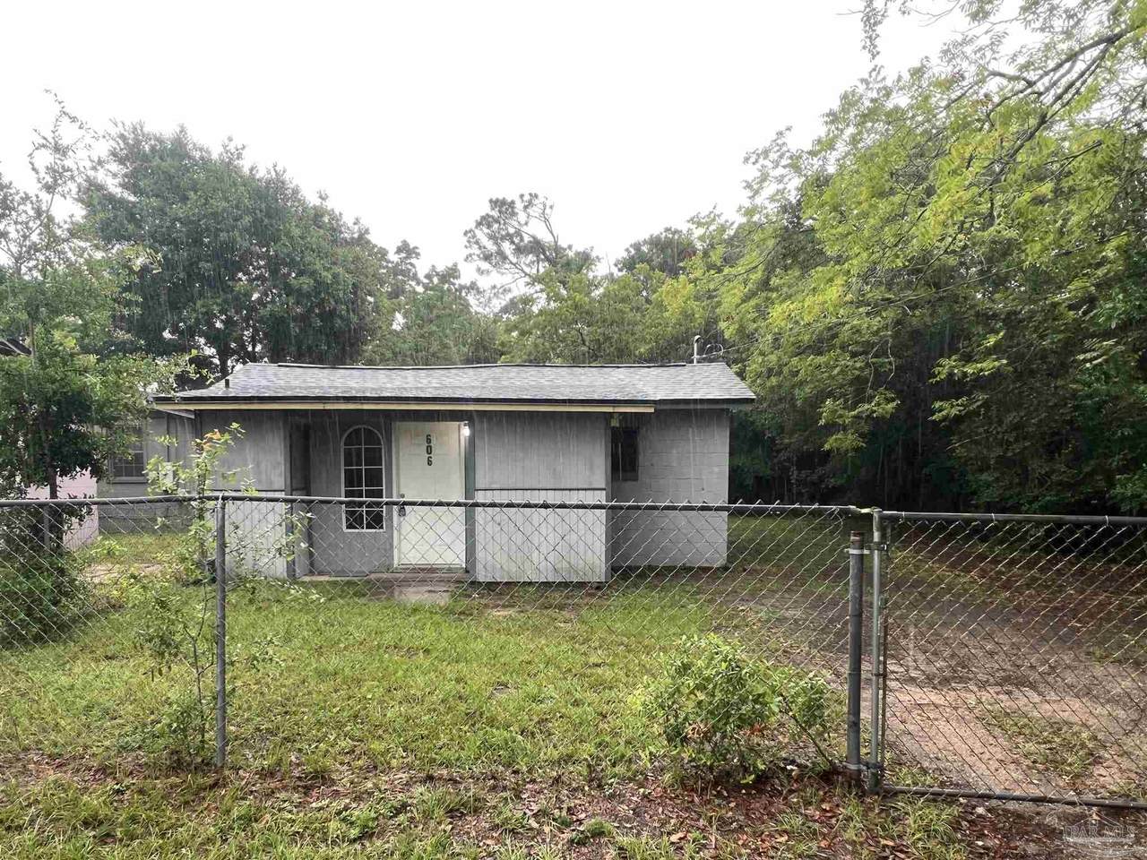 606 Elizabeth St - Photo 1
