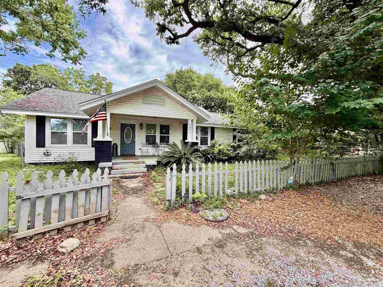 2624 De Soto St - Photo 1