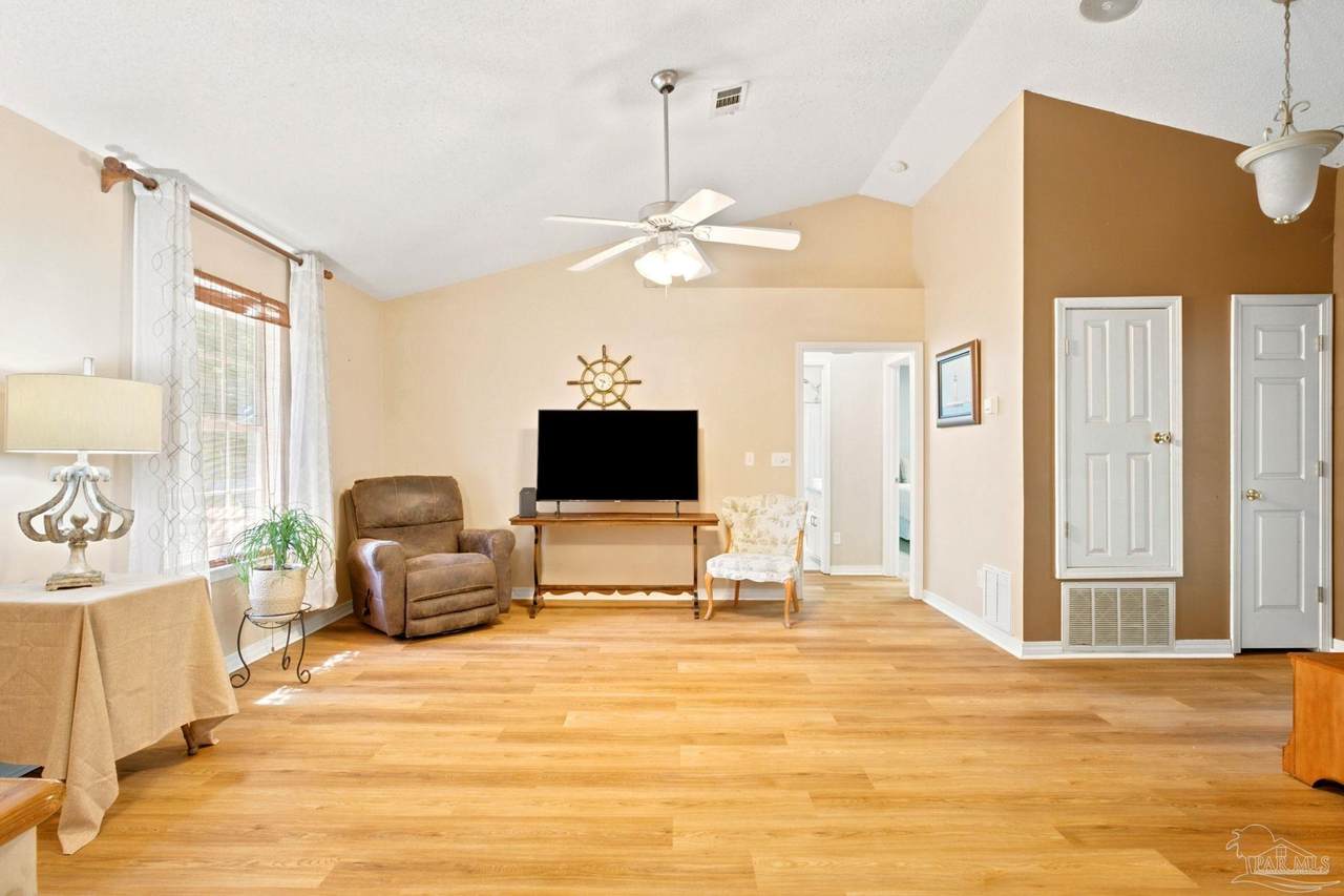 https://bt-photos.global.ssl.fastly.net/pensacola/1280_boomver_1_685045-2.jpg