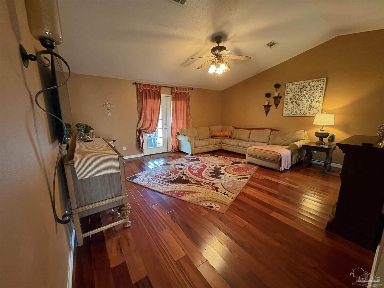 https://bt-photos.global.ssl.fastly.net/pensacola/orig_boomver_1_685591-2.jpg