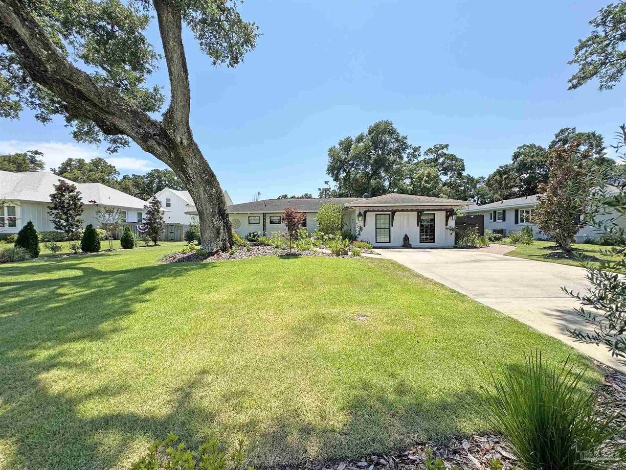 17 Lakeside Dr - Photo 1