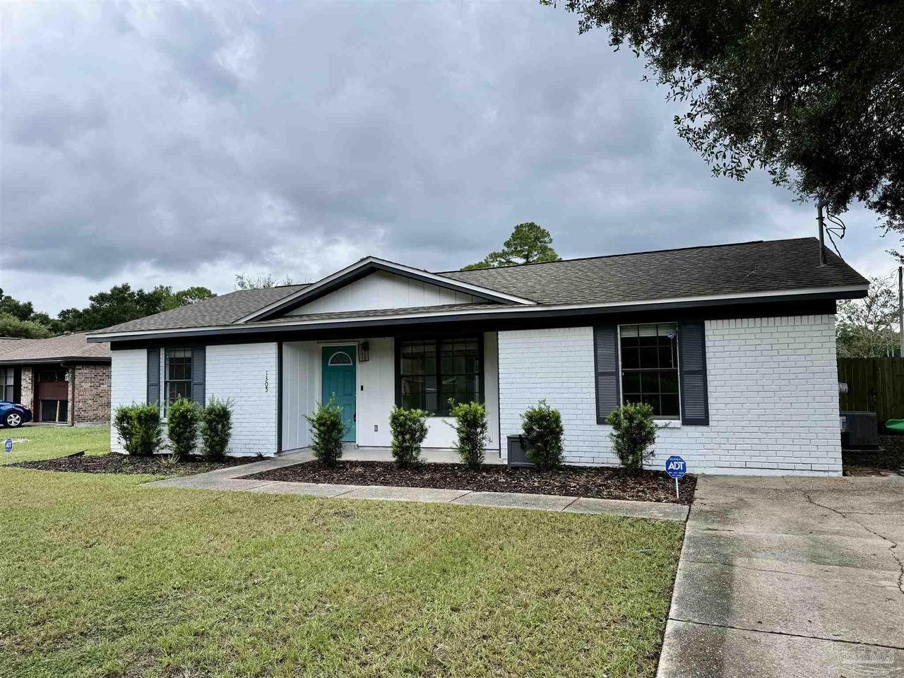 1305 Heatherwood Cir - Photo 1