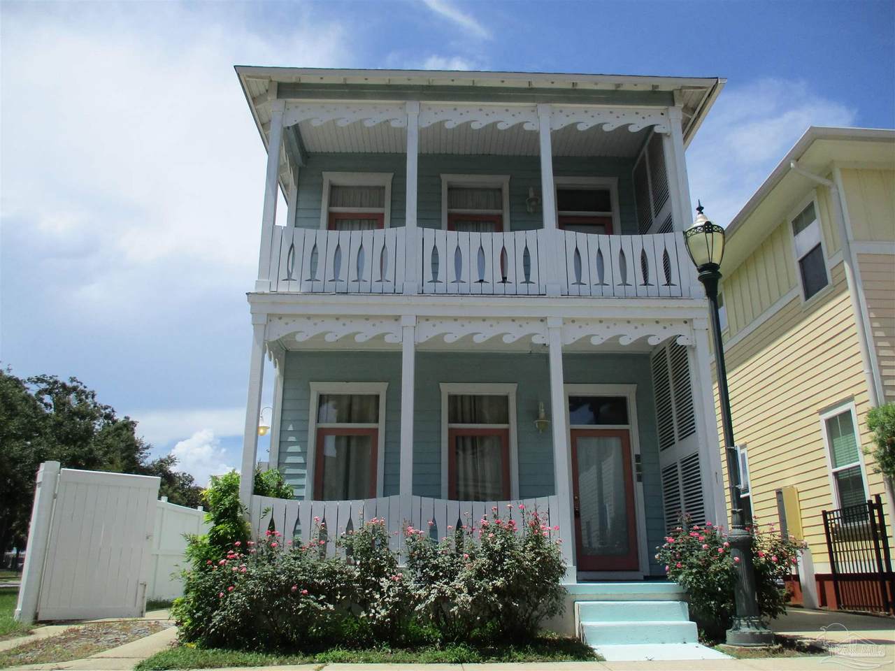 508 Santos St - Photo 1