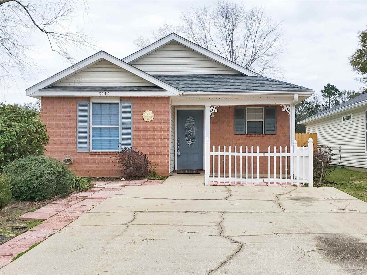 2545 Trailwood Dr - Photo 1