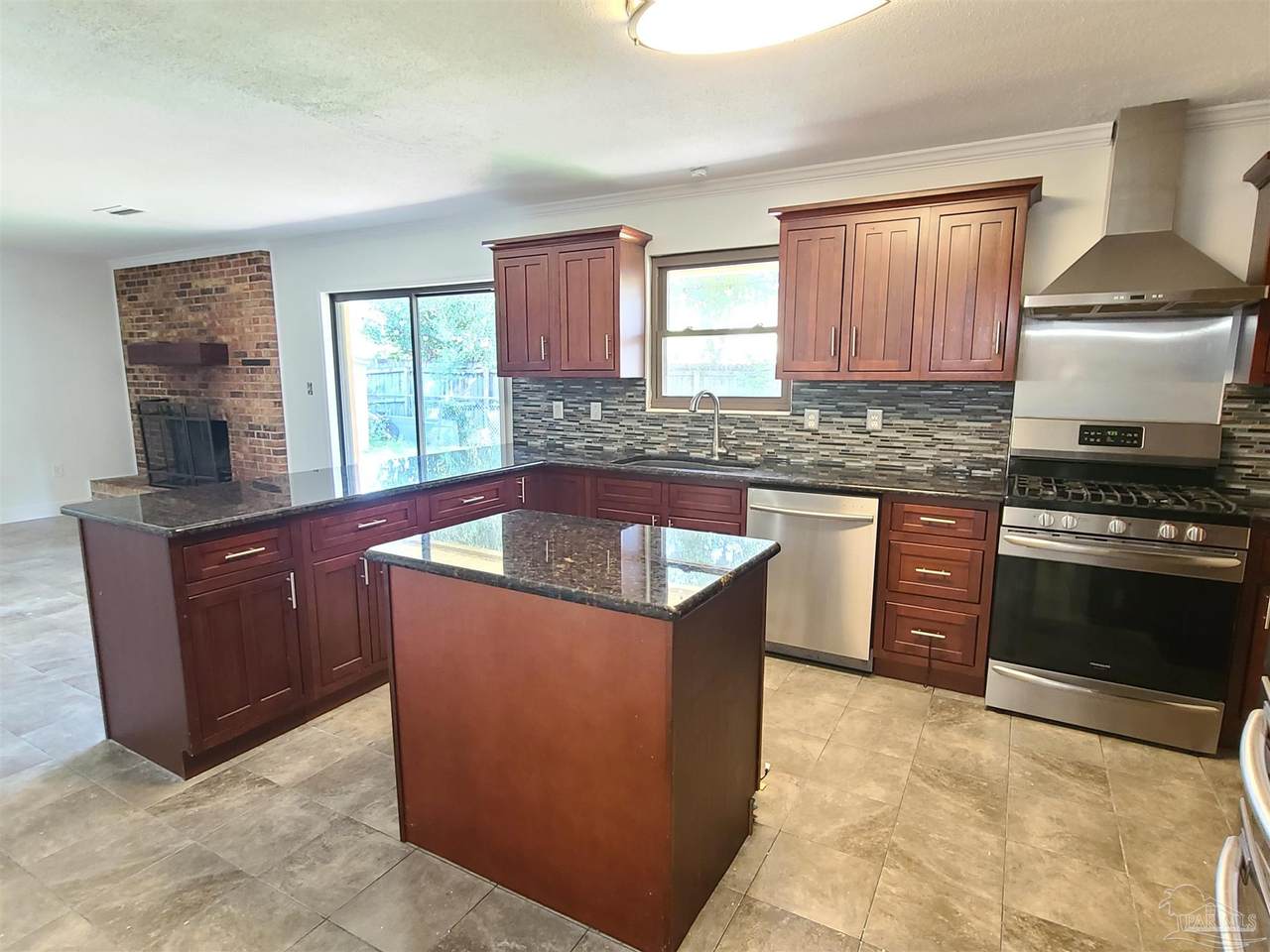 1 Bedford Pl - Photo 1