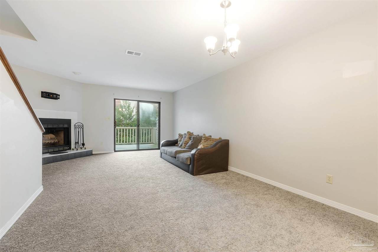 912 Brookside Pl - Photo 1
