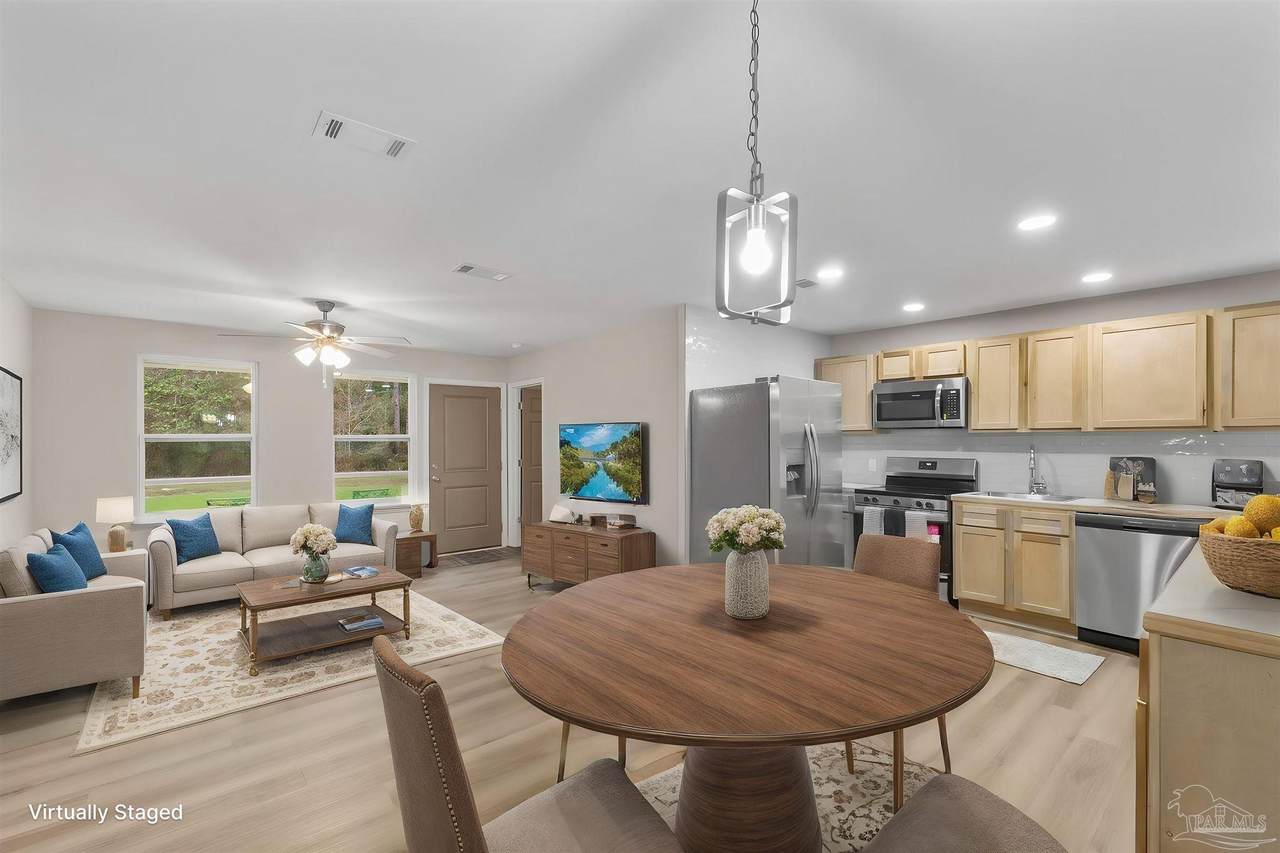 2878 Summer St - Photo 1