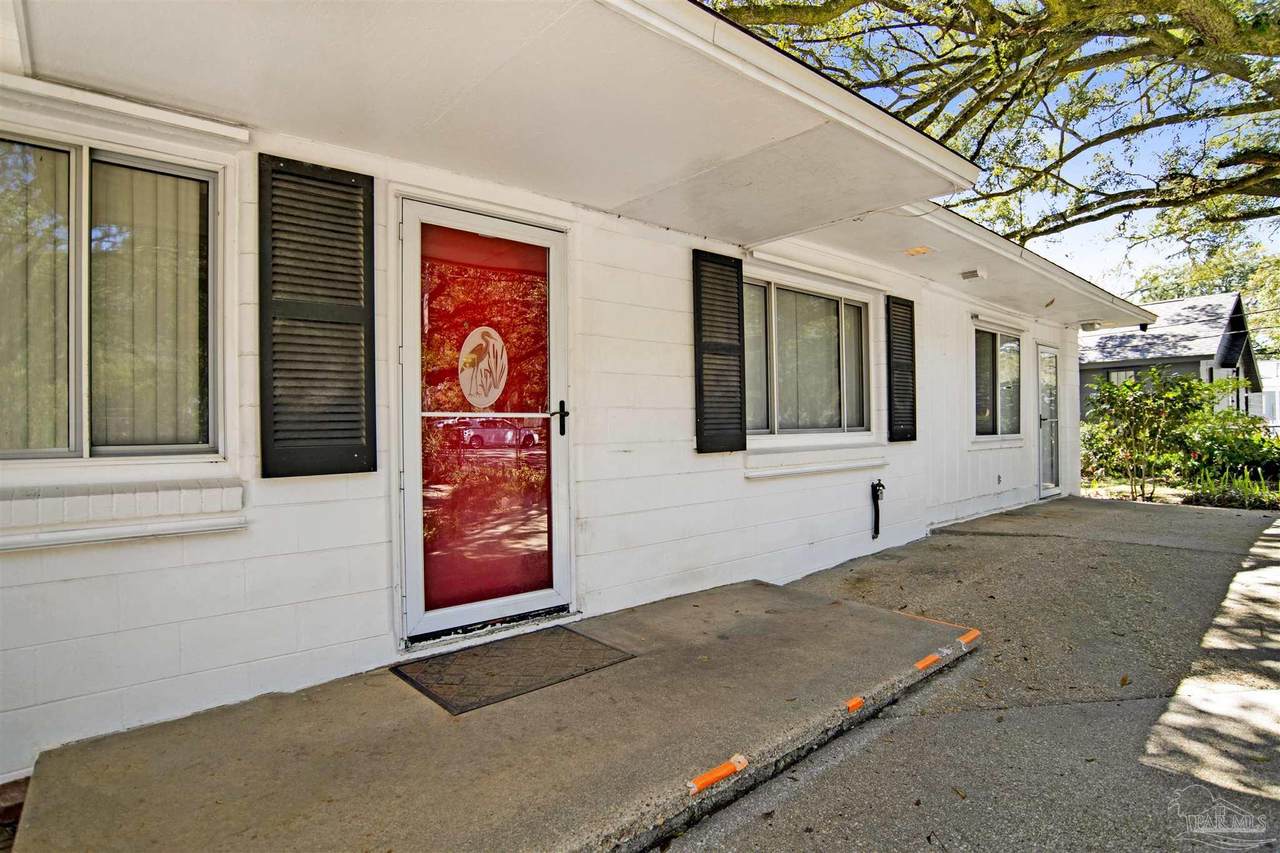 533 Ditmar St - Photo 1