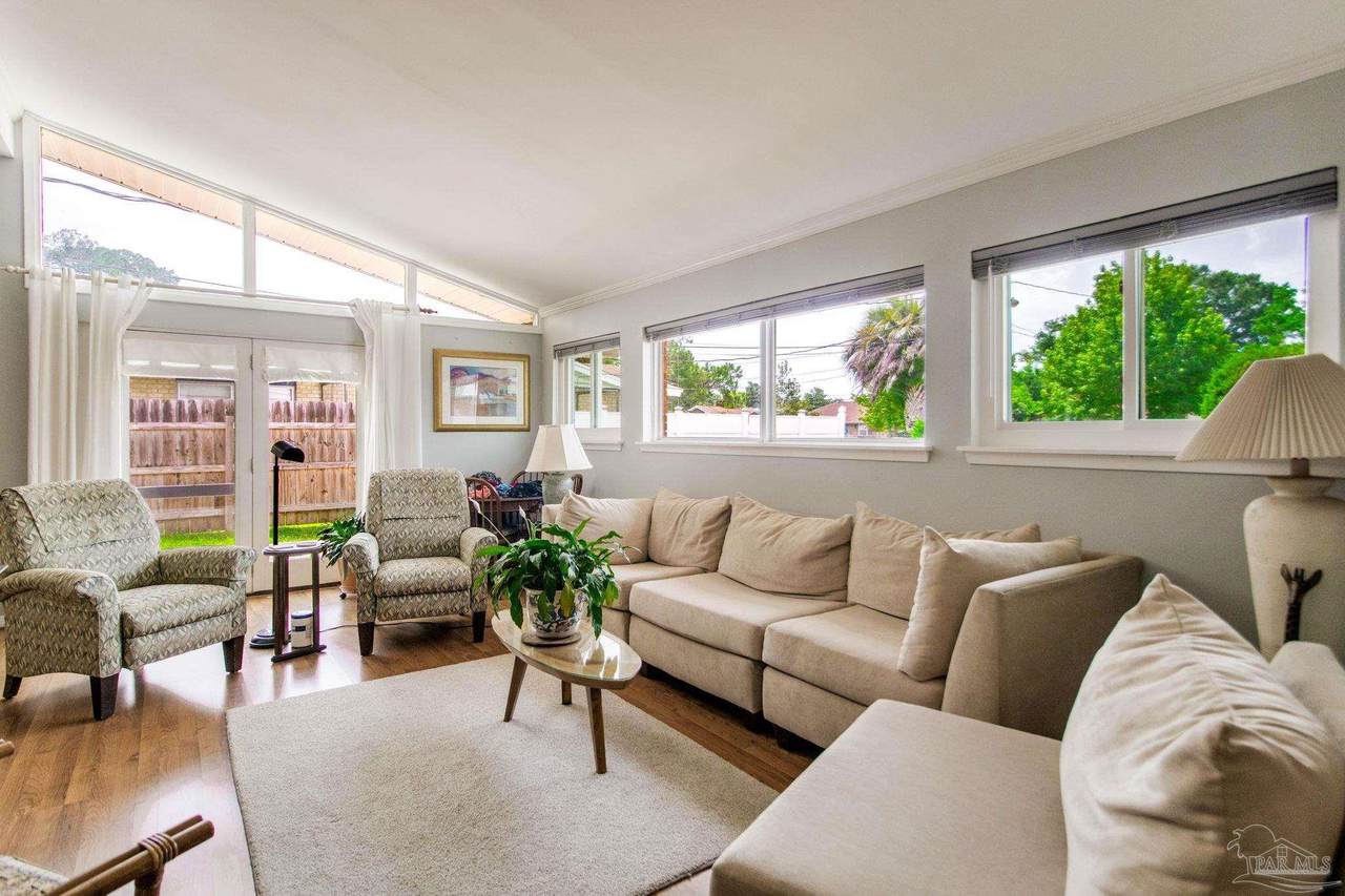 1050 Langley Ave - Photo 1