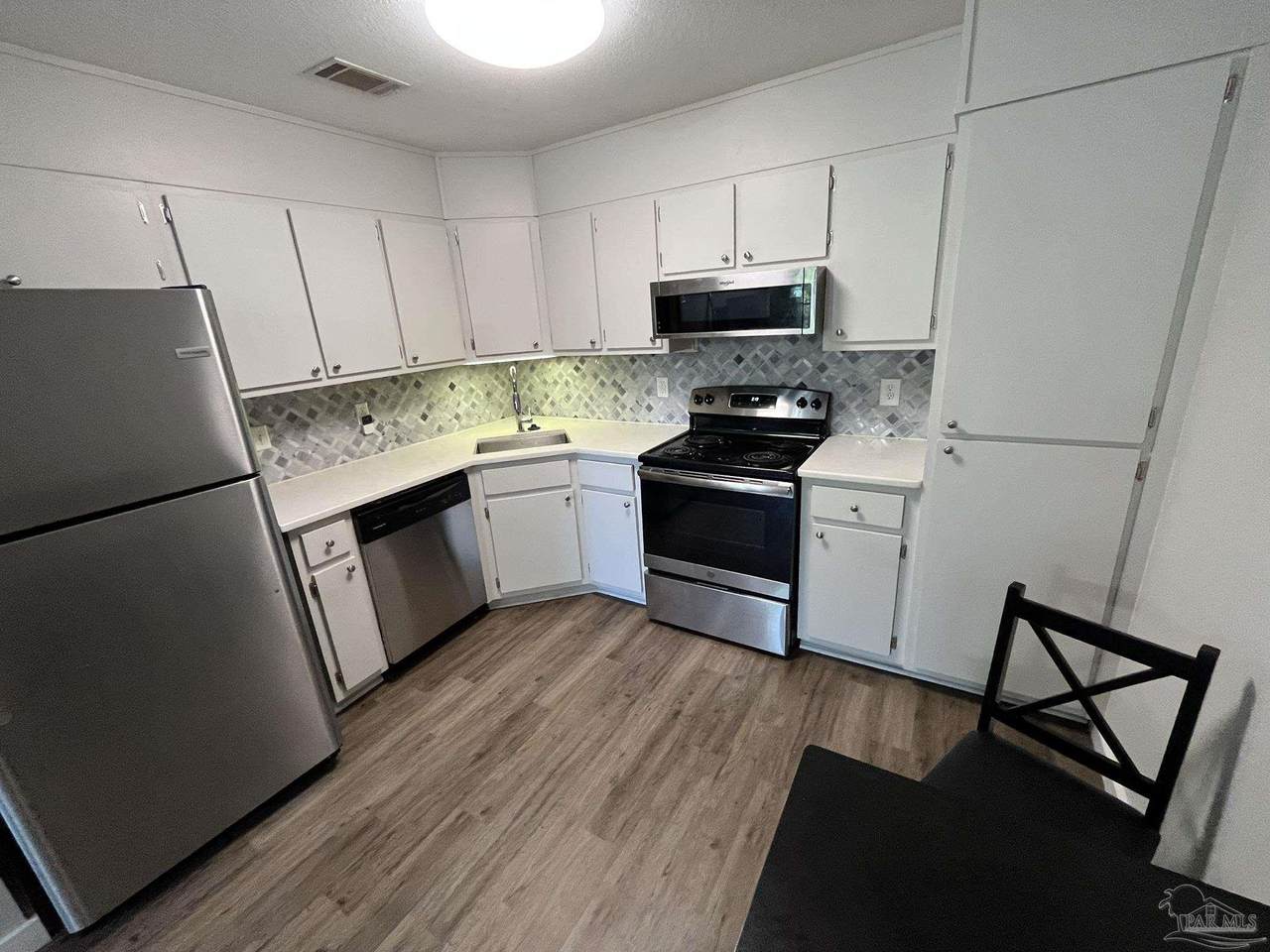 1271 Redwood Ln - Photo 1