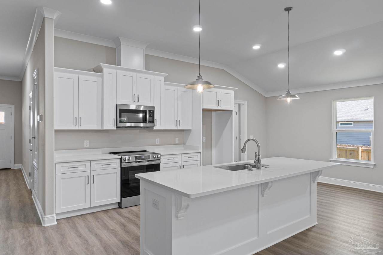 8405 Sevilla St - Photo 1