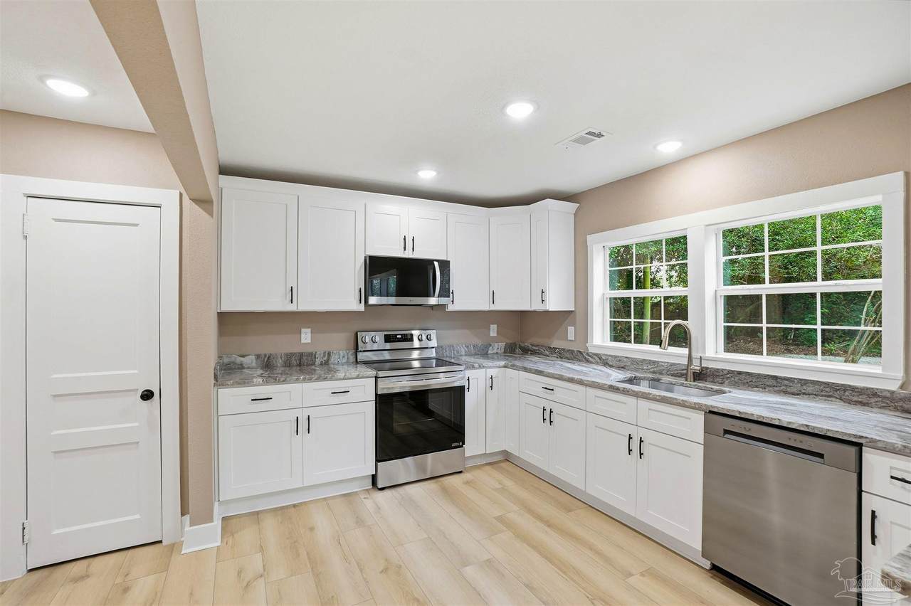 406 Coulter Ave - Photo 1