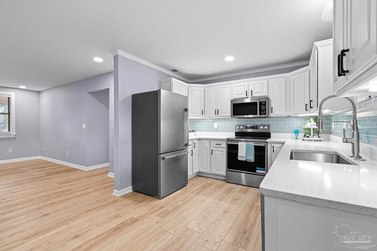 5968 Capitol Dr - Photo 1