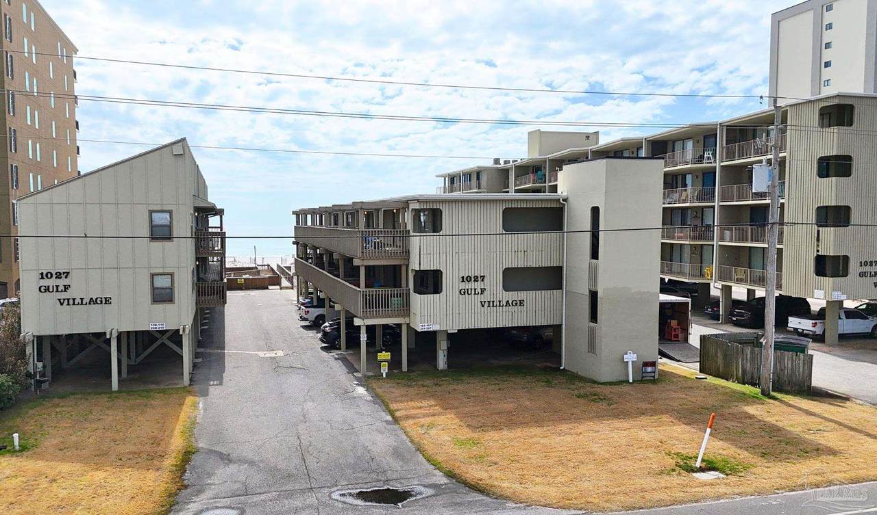 1027 Beach Blvd - Photo 1