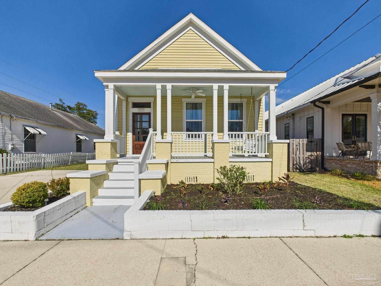 520 Gregory St - Photo 1