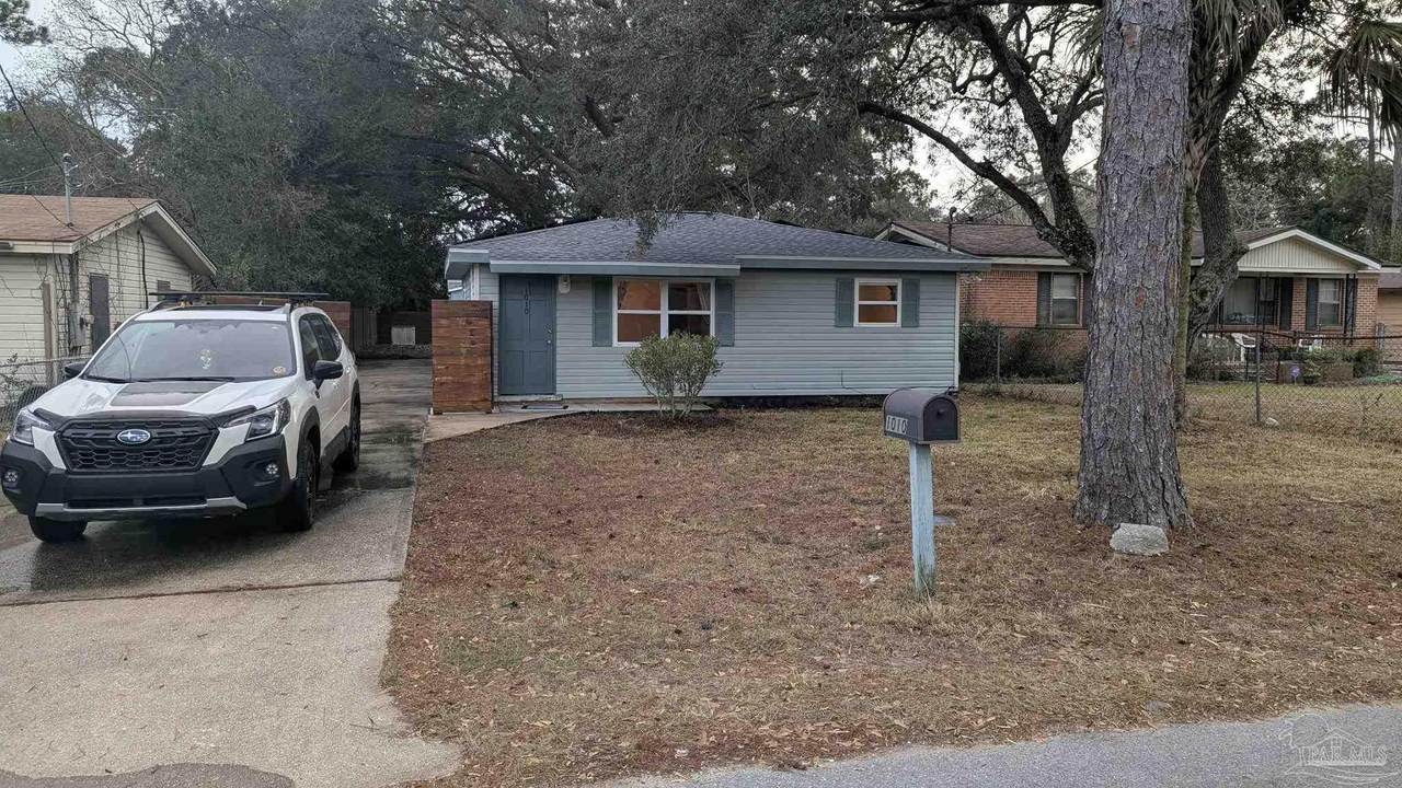 1010 Hawthorn Dr - Photo 1