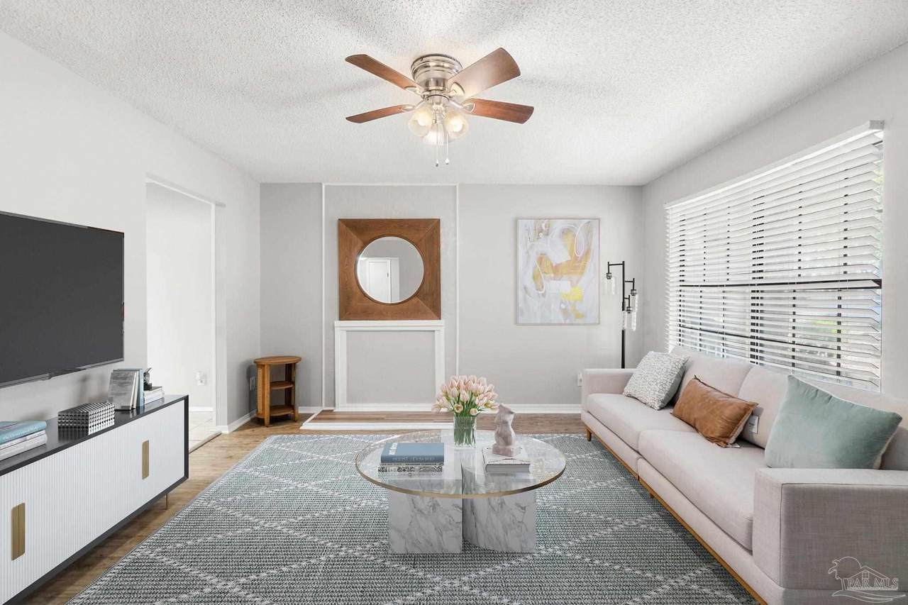 2811 Langley Ave - Photo 1