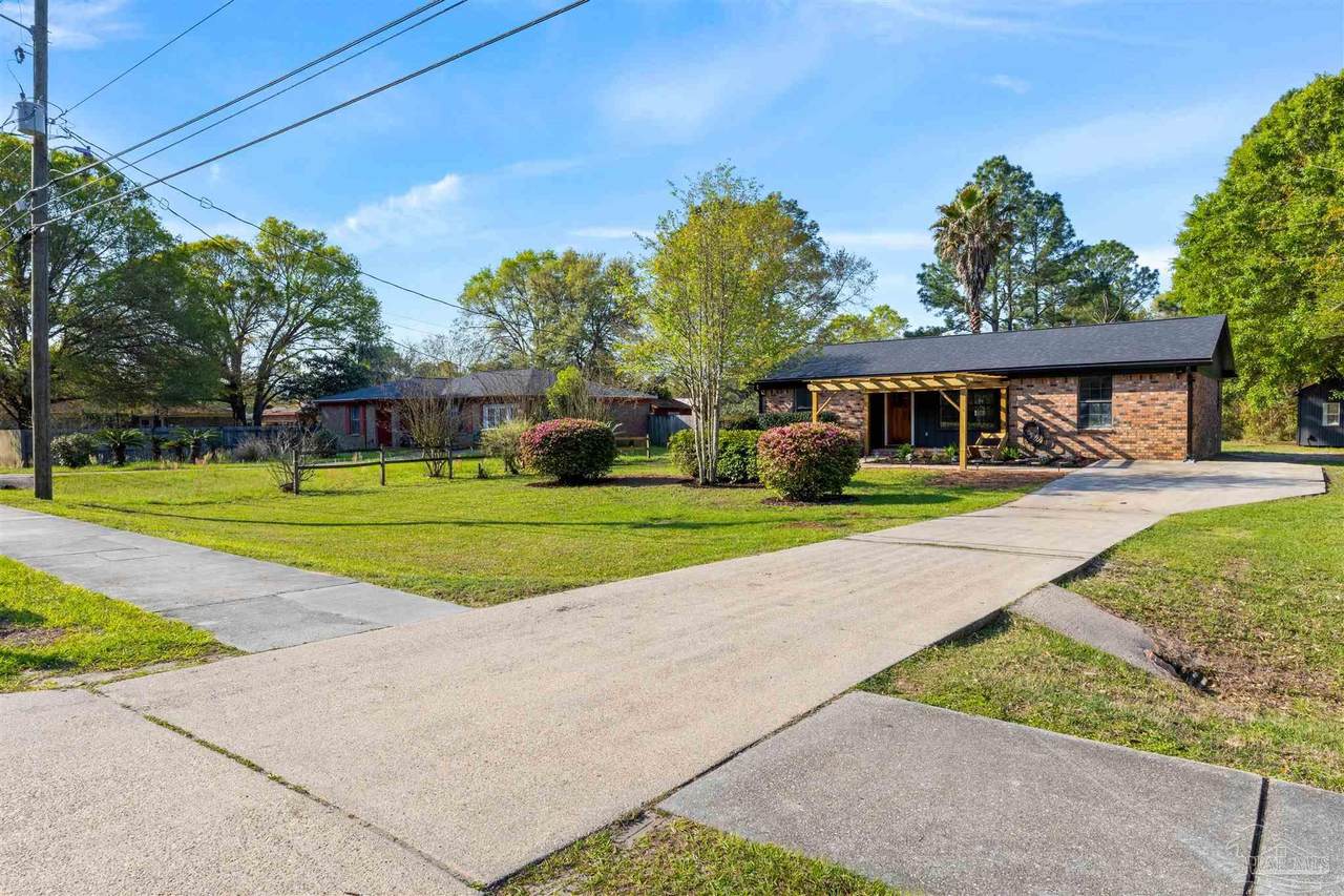 1027 Dog Track Rd - Photo 1