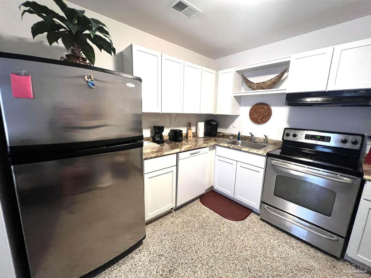 1307 Redwood Ln - Photo 1