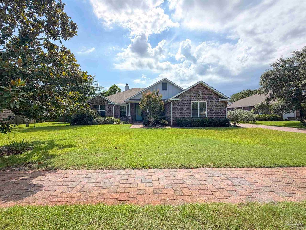 1467 Shores Blvd - Photo 1