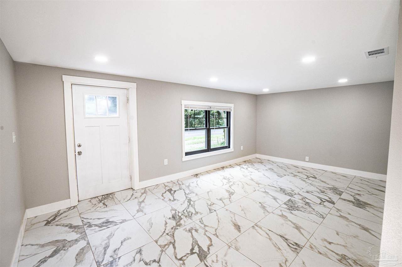 2800 Yonge St - Photo 1