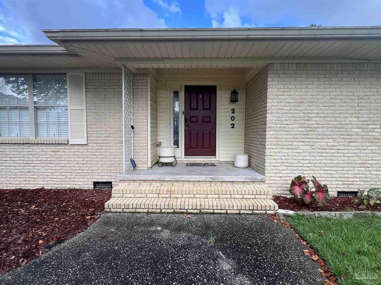 202 Campbellton Ln - Photo 1