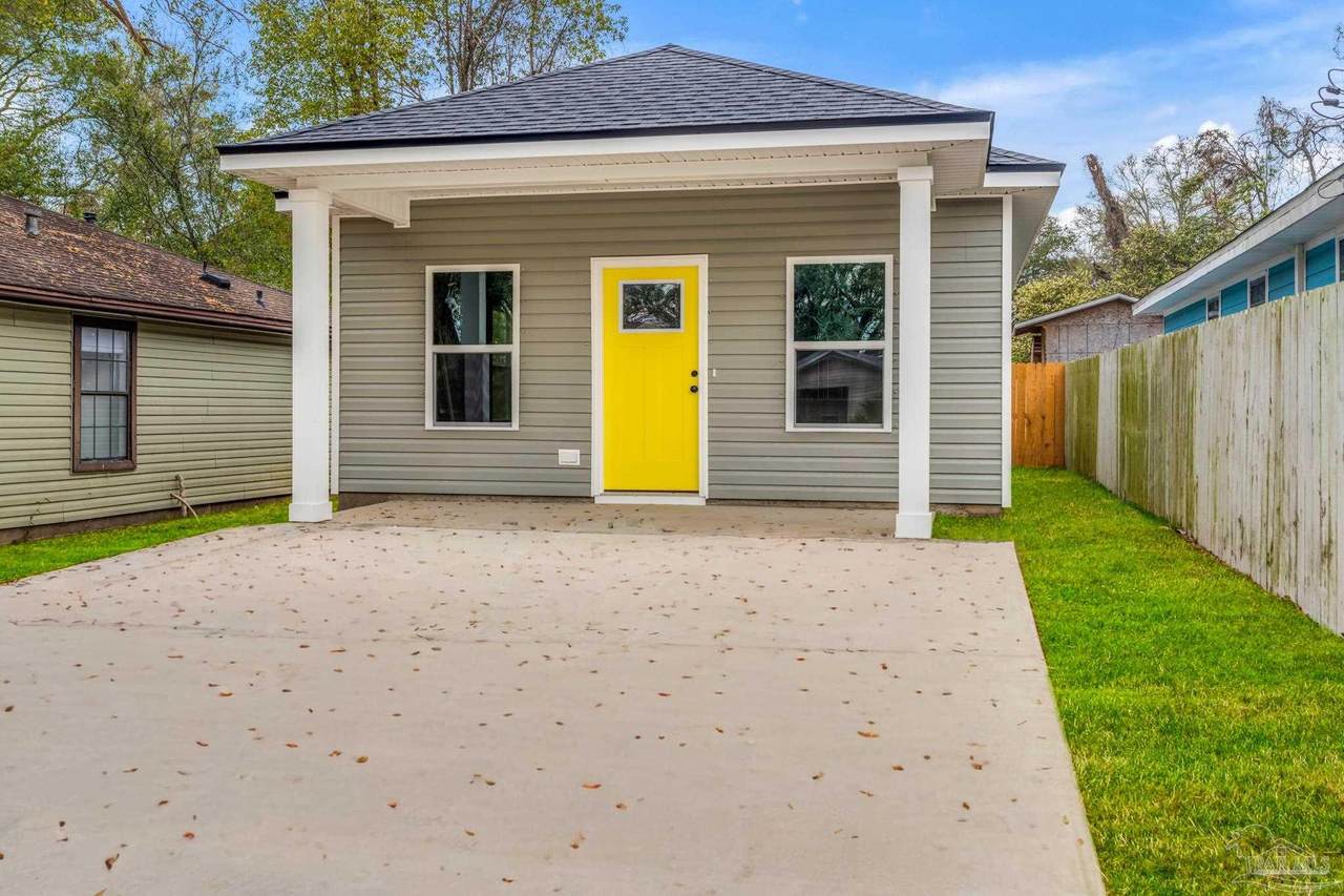 210 Lakeview Ave - Photo 1