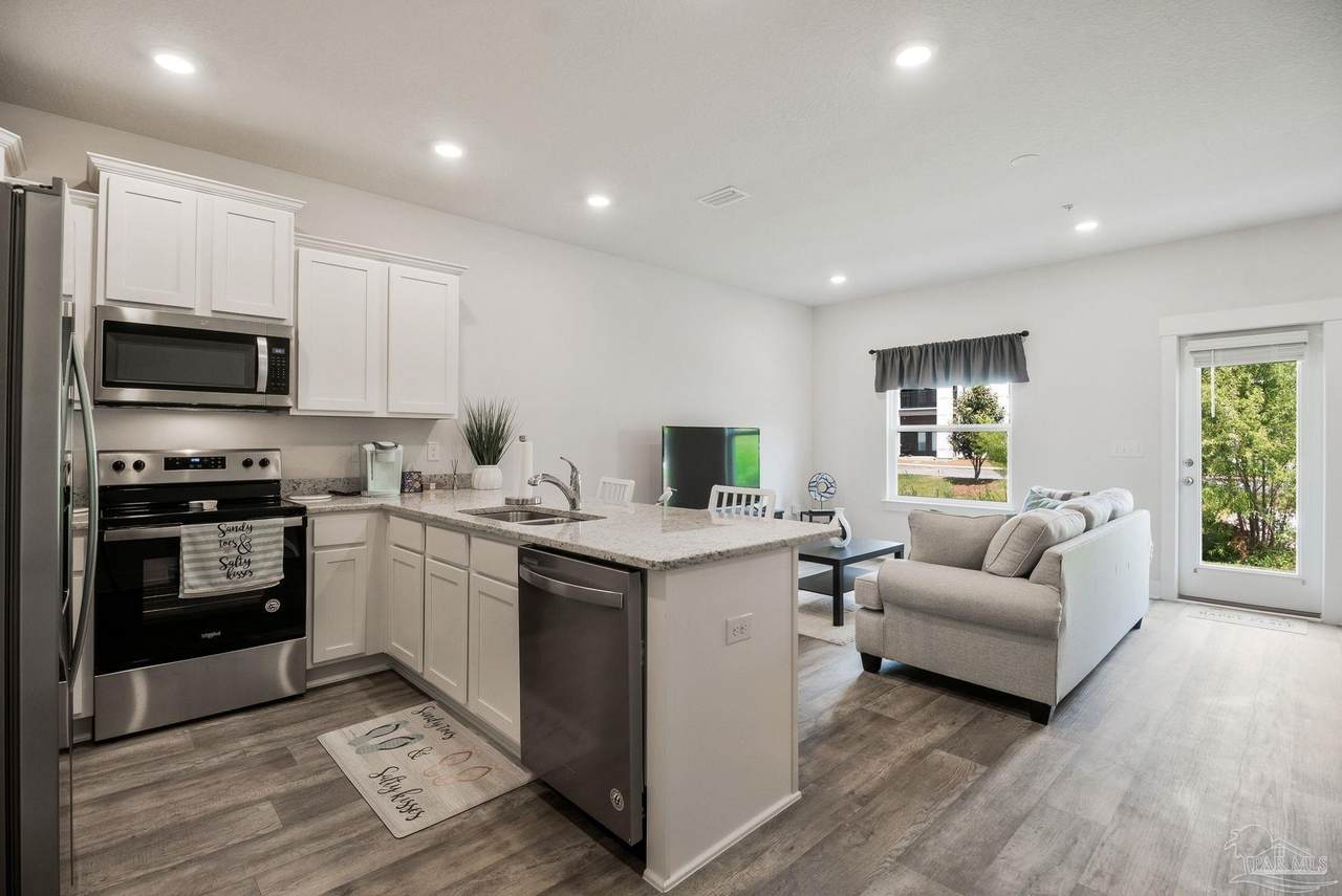 1518 Farragut Way - Photo 1