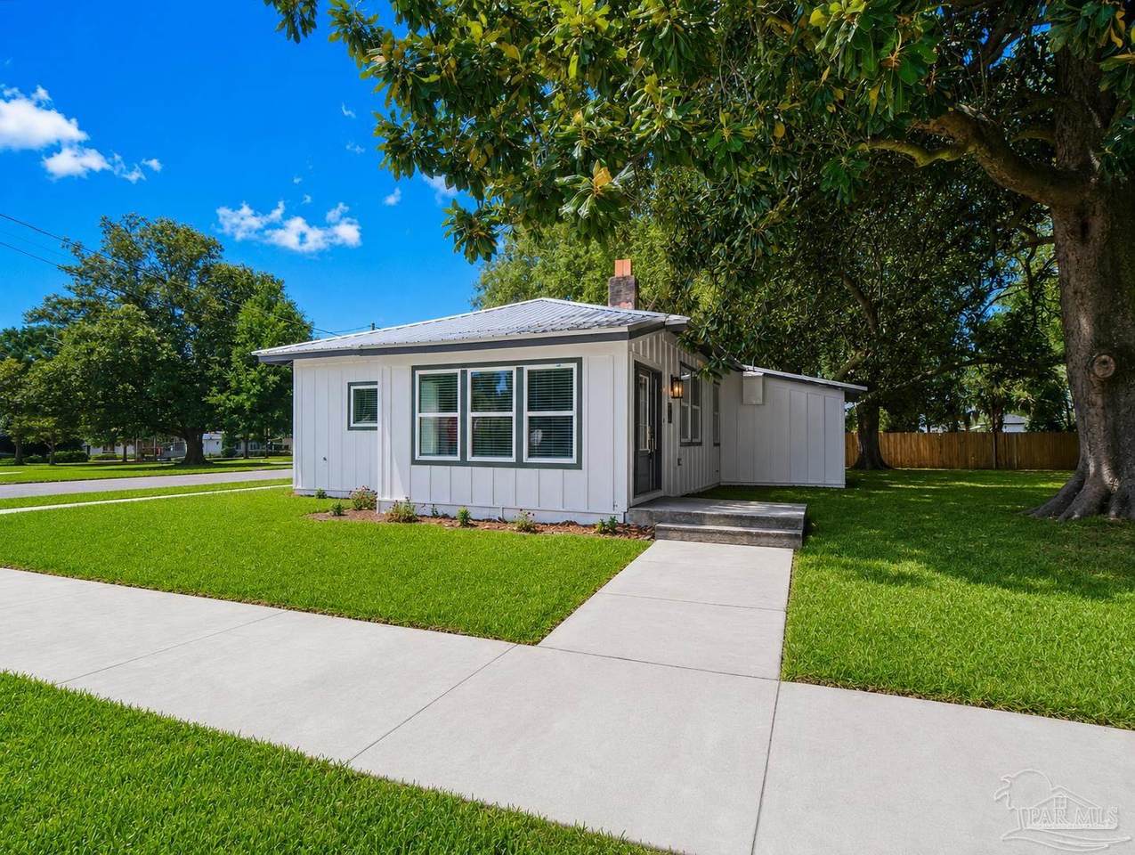 1620 Cypress St - Photo 1