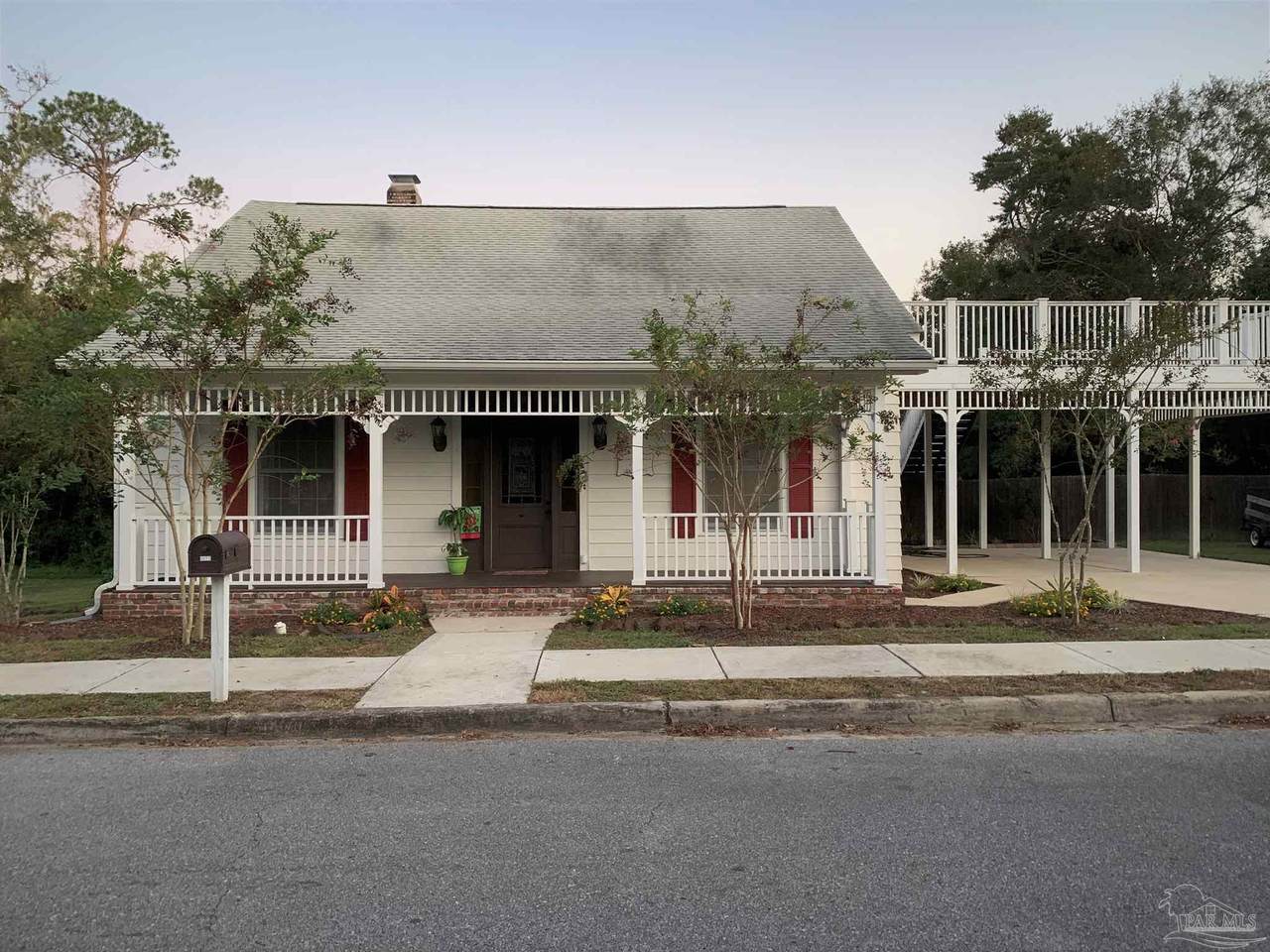 6855 Pine St - Photo 1
