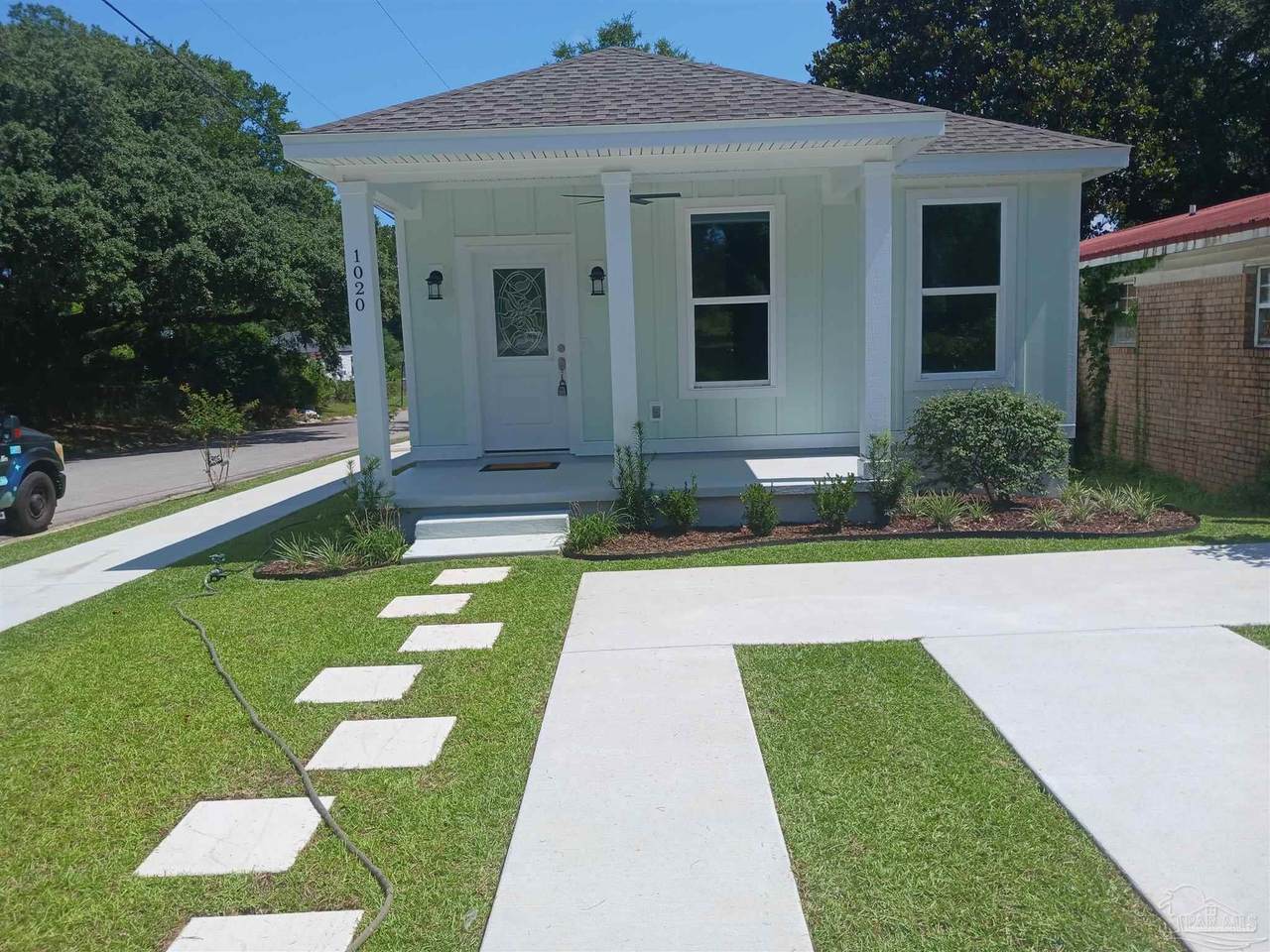1020 Lloyd St - Photo 1