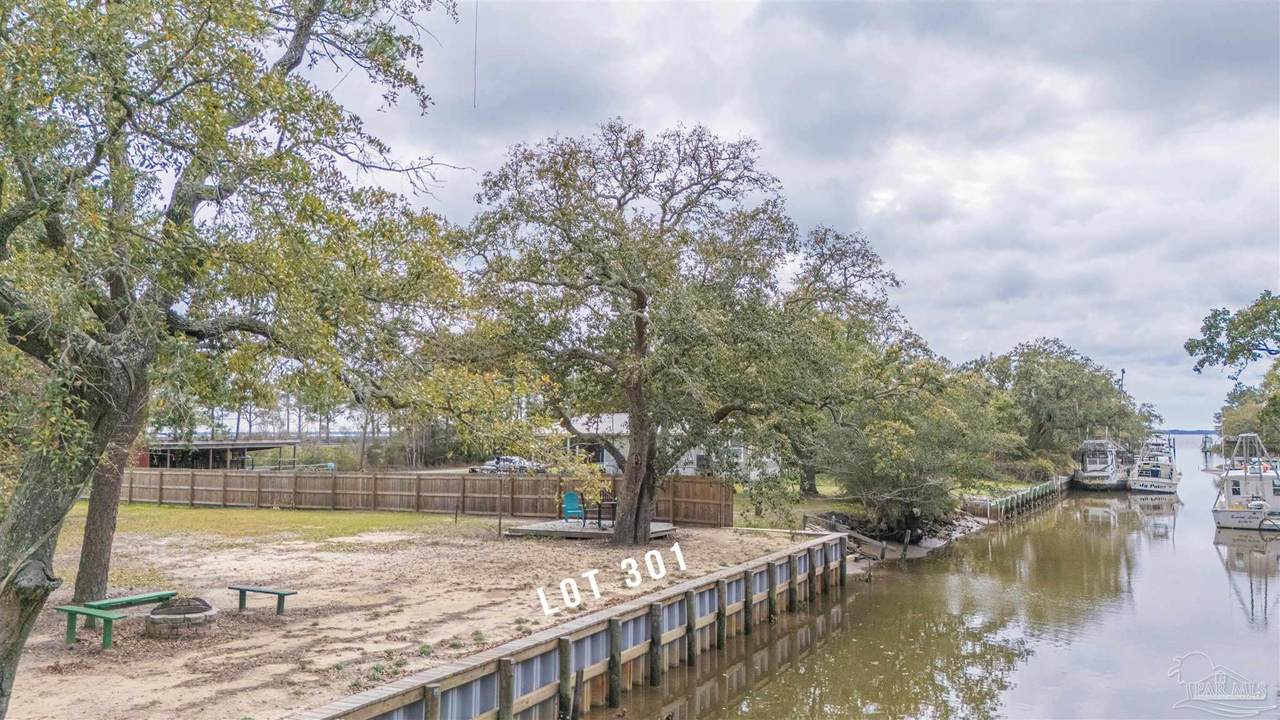 301 Katie St - Photo 1