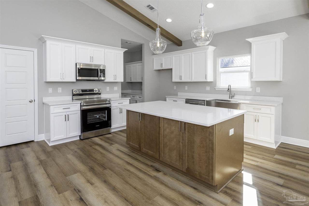 8318 Vickie St - Photo 1