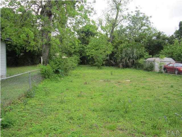 411 Avery St - Photo 1