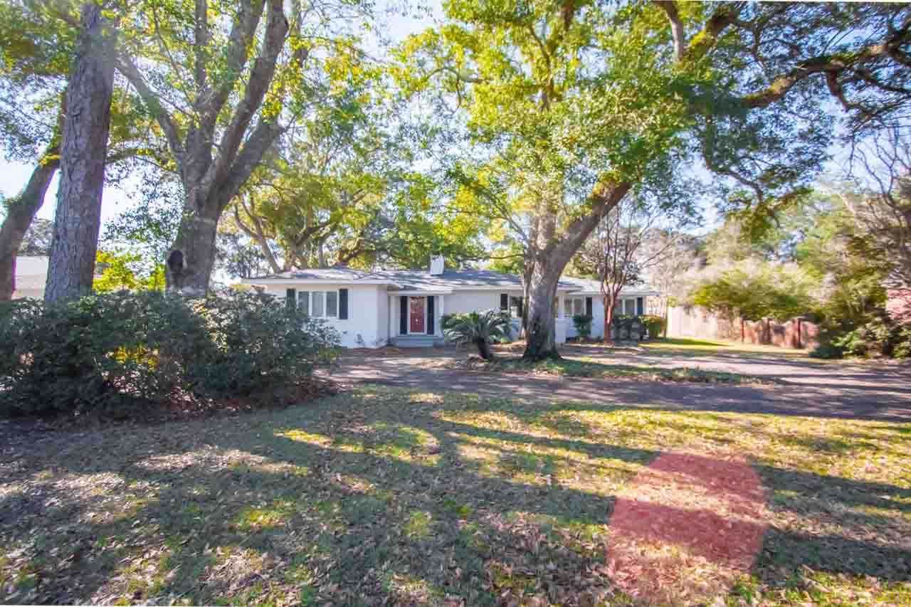 15 Lakeside Dr - Photo 1