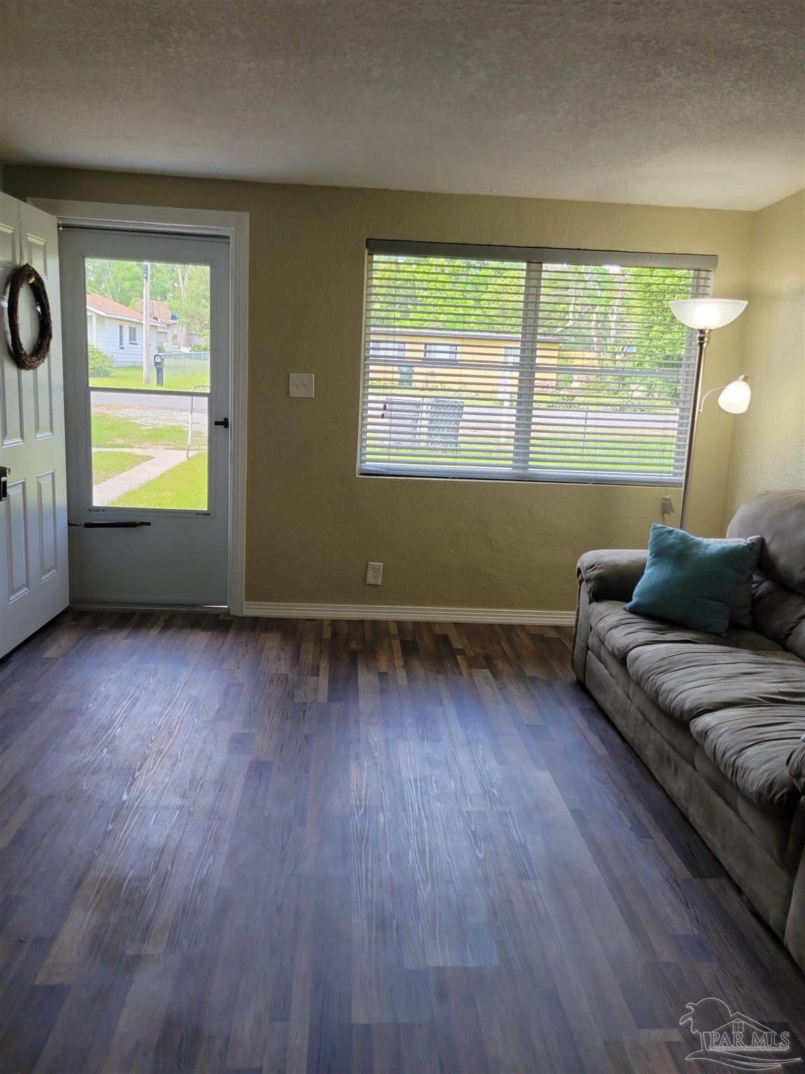 50 Teakwood Dr - Photo 1