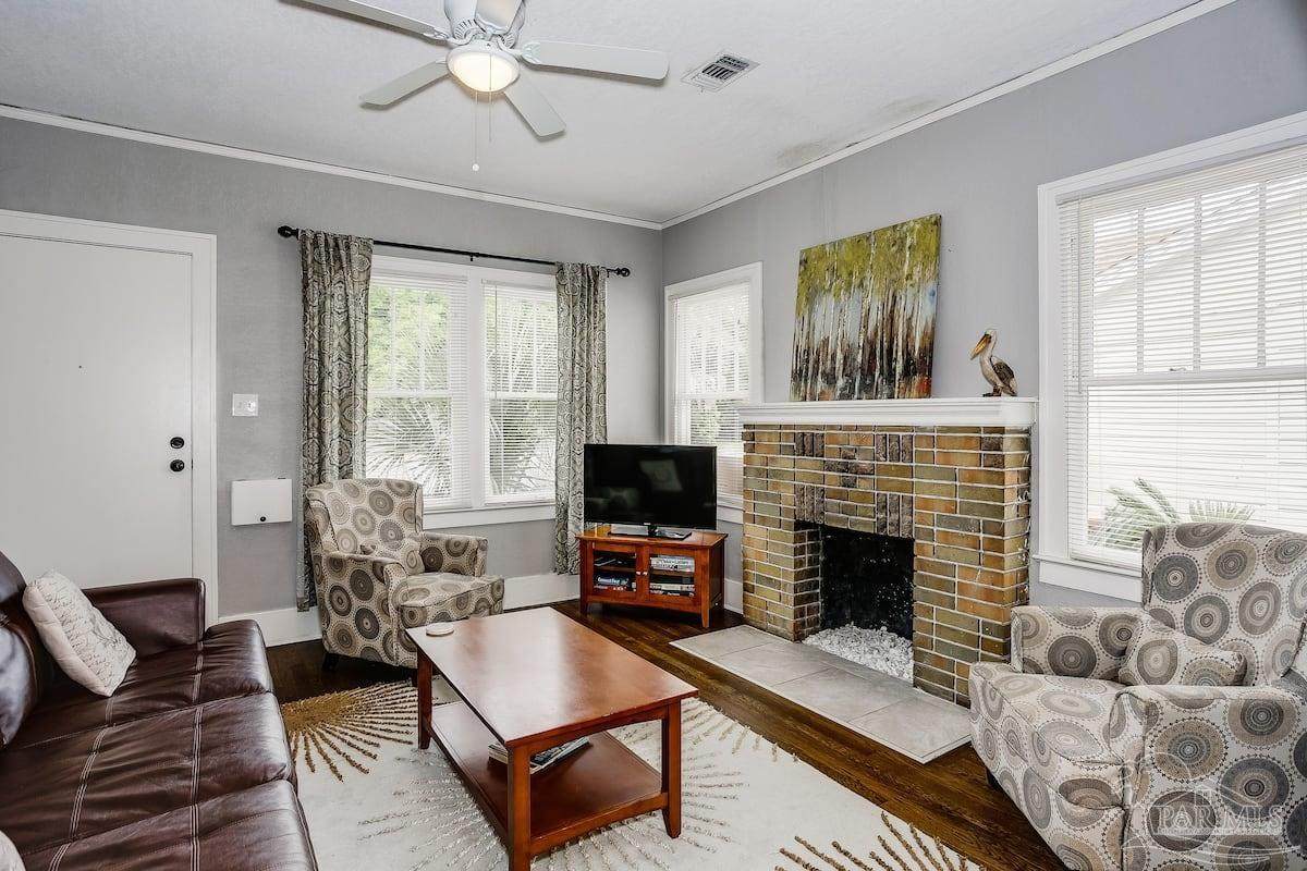 1415 Cervantes St - Photo 1
