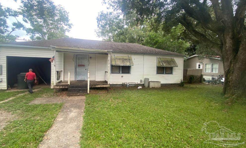 212 Booth Ave - Photo 1