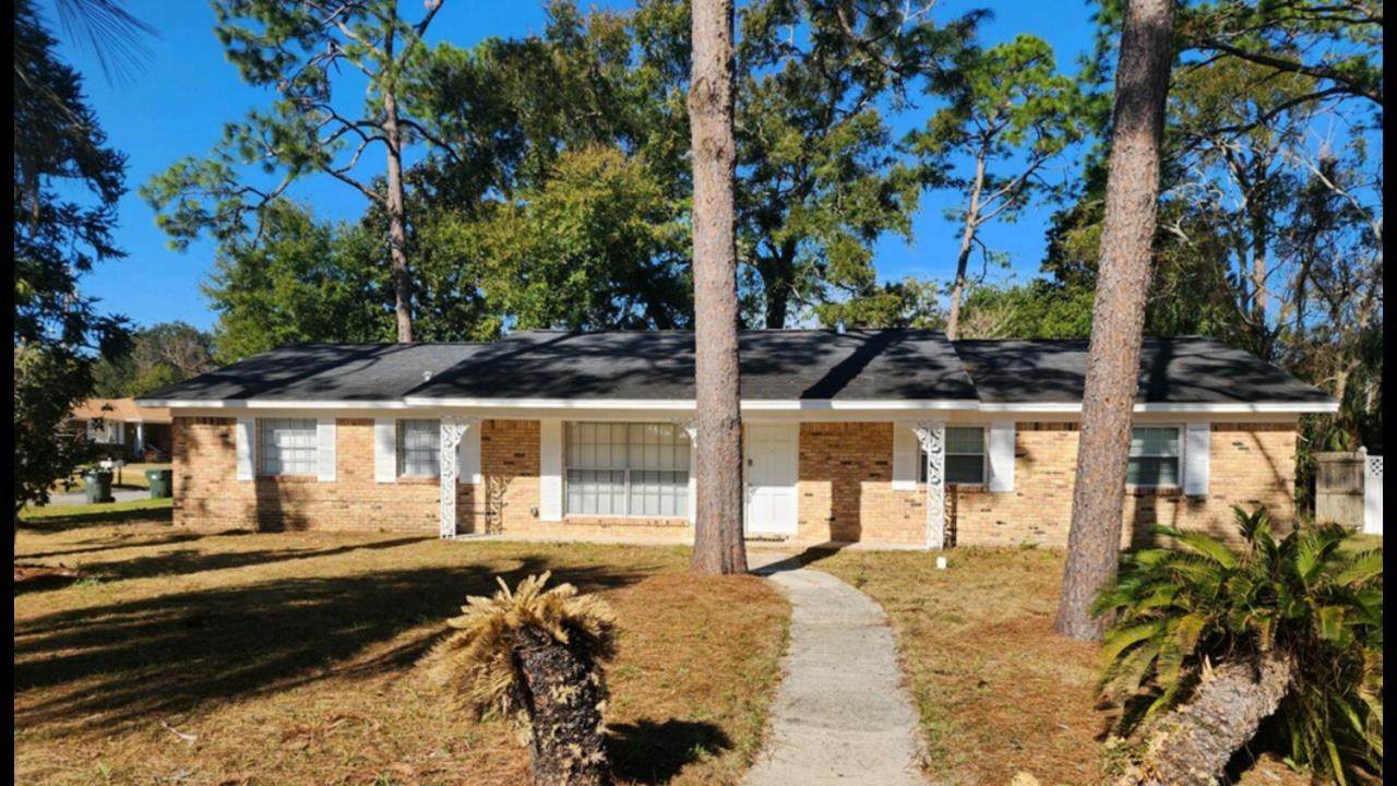 8100 Six Pence Dr - Photo 1