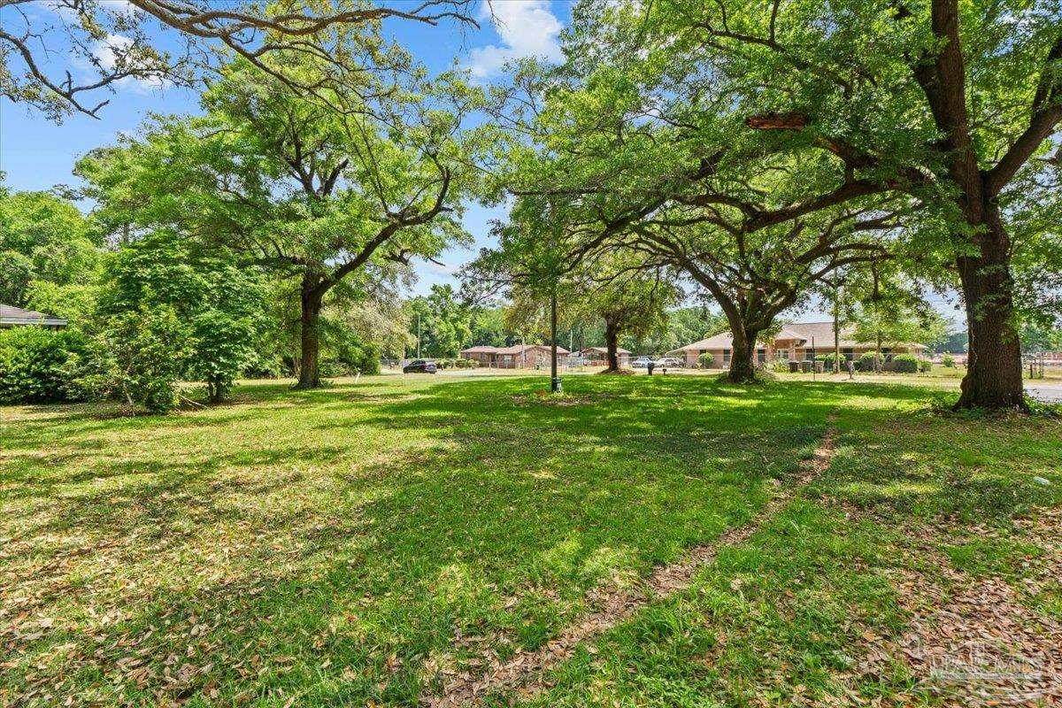https://bt-photos.global.ssl.fastly.net/pensacola/orig_boomver_1_663731-2.jpg