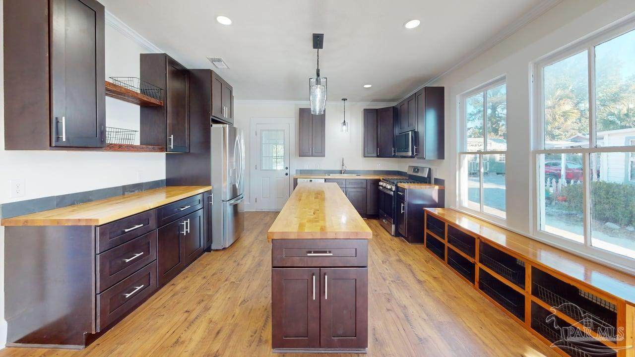 1218 Cervantes St - Photo 1