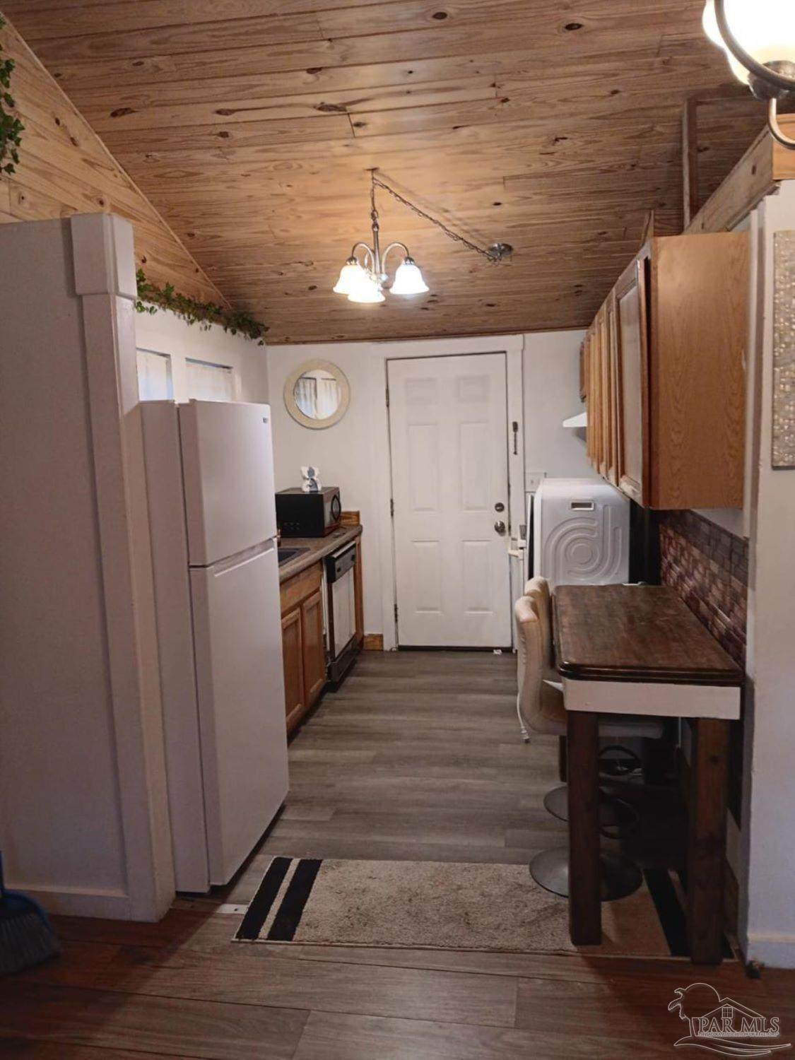 612 Rentz Ave - Photo 1