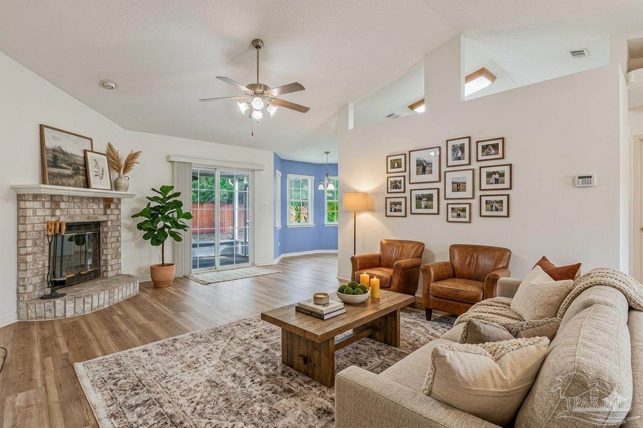 https://bt-photos.global.ssl.fastly.net/pensacola/orig_boomver_1_679149-2.jpg