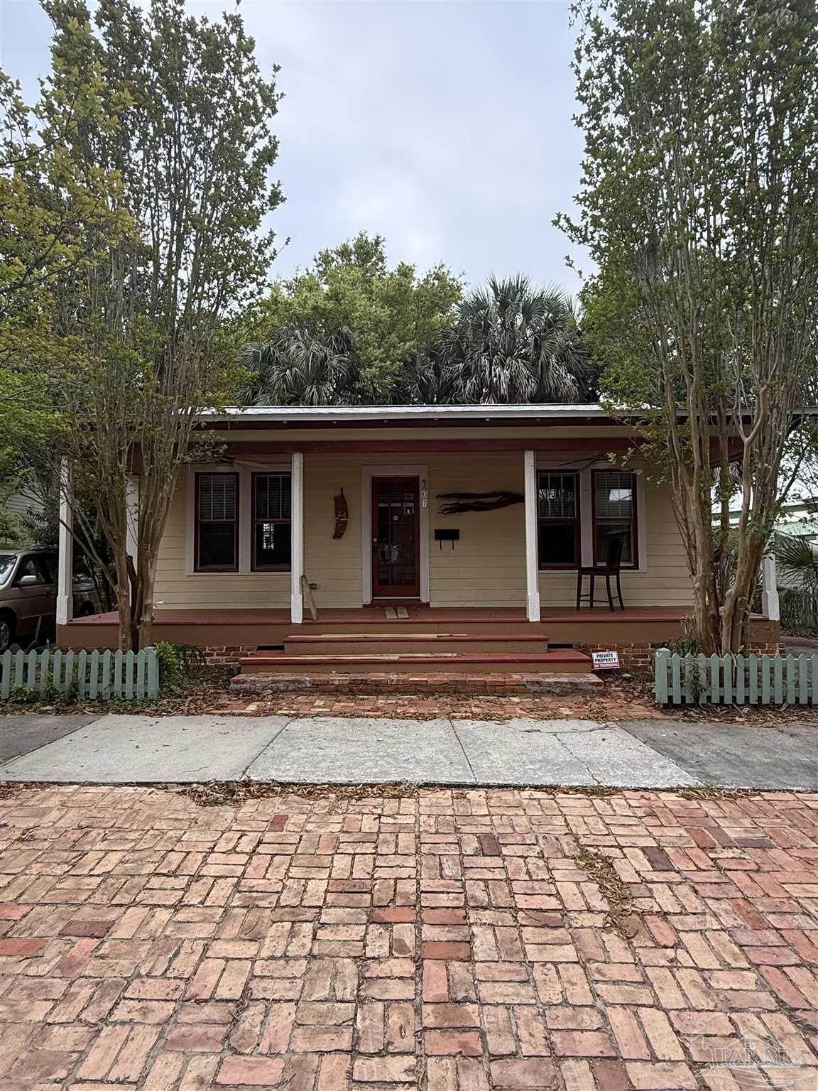 307 La Rua St - Photo 1