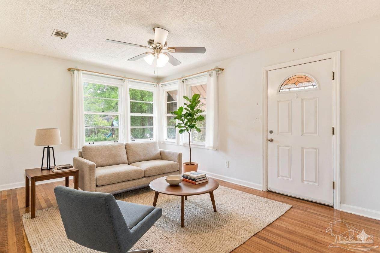 https://bt-photos.global.ssl.fastly.net/pensacola/orig_boomver_1_680950-2.jpg