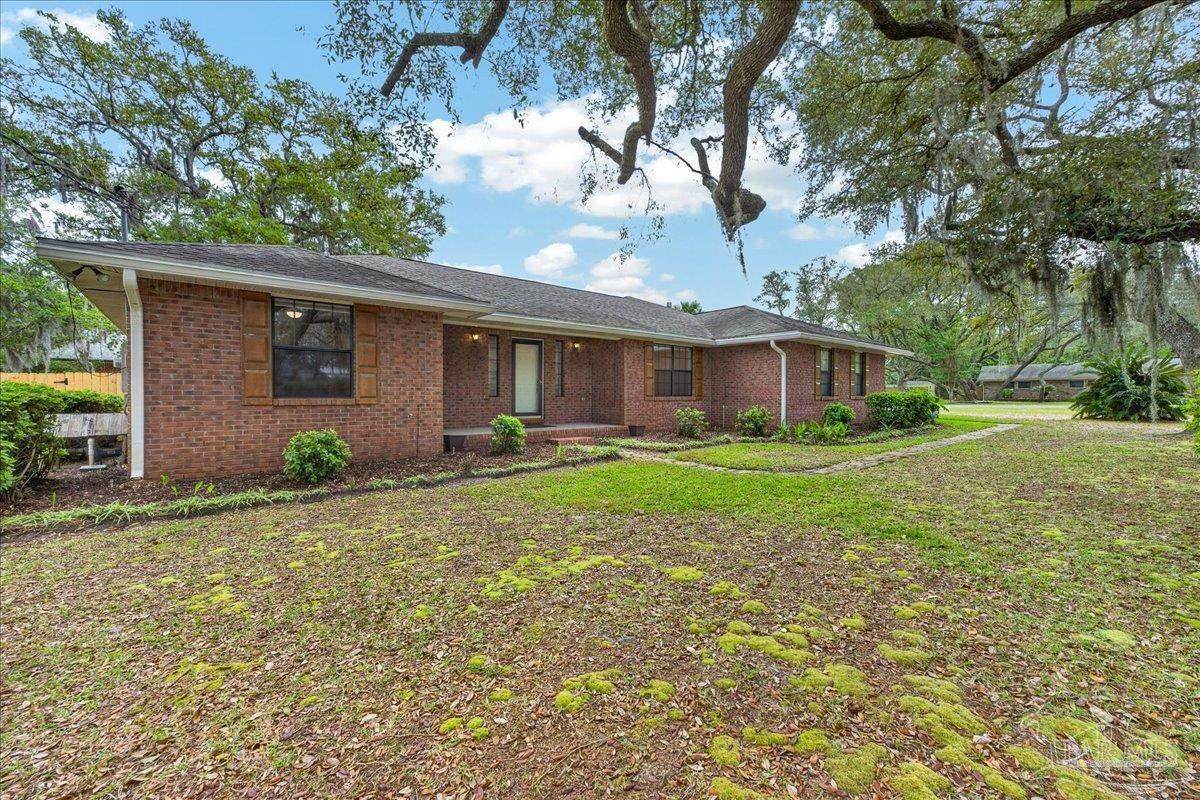 56 Warwick Dr - Photo 1